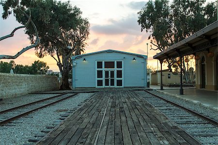 parc national flinders ranges - Ancient  railway station and railroad rails in Tel-Aviv . Israel . Photographie de stock - Aubaine LD & Abonnement, Code: 400-08695570