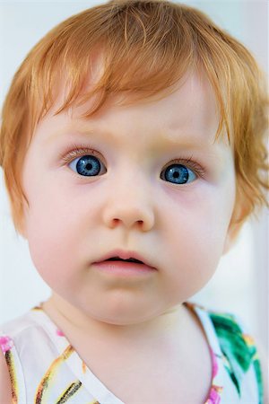 plump girls - Girl-toddler looking to camera. Close-up. Foto de stock - Super Valor sin royalties y Suscripción, Código: 400-08695986