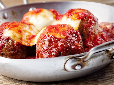 simsearch:400-09096113,k - close up of                     traditional classic italian meatball in tomato sauce Photographie de stock - Aubaine LD & Abonnement, Code: 400-08696454