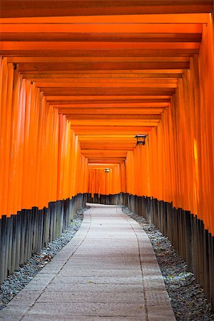 simsearch:400-07771861,k - Fushimi Inari Taisha Shrine torii gates in Kyoto, Japan. Foto de stock - Super Valor sin royalties y Suscripción, Código: 400-08697852