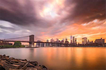 simsearch:862-08700110,k - New York City skyline at dusk. Stockbilder - Microstock & Abonnement, Bildnummer: 400-08697896