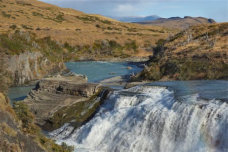 The waterfall "Cascada Paine" on the River Paine in Torres del Paine National Park in the Magallanes region of southern Chile. Foto de stock - Super Valor sin royalties y Suscripción, Código: 400-08693032