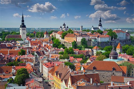 simsearch:400-06692839,k - Aerial image of Old Town Tallinn in Estonia. Foto de stock - Super Valor sin royalties y Suscripción, Código: 400-08693253