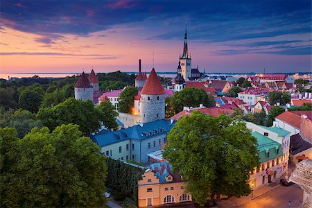 simsearch:400-08694452,k - Image of Old Town Tallinn in Estonia during sunset. Foto de stock - Super Valor sin royalties y Suscripción, Código: 400-08693276