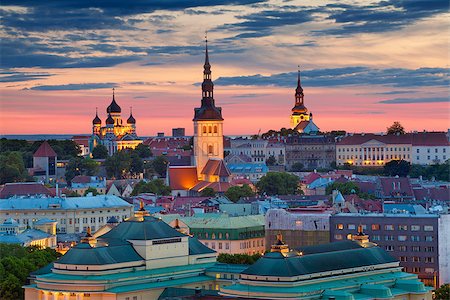 simsearch:400-08694452,k - Image of Old Town Tallinn in Estonia during sunset. Foto de stock - Super Valor sin royalties y Suscripción, Código: 400-08693353