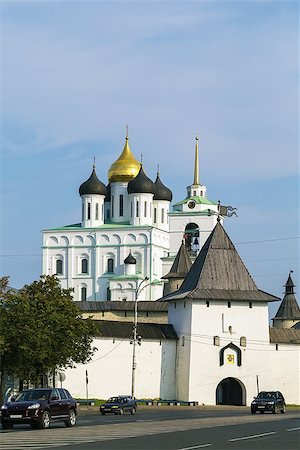 simsearch:400-08157990,k - The Krom or Kremlin in Pskov, Russia,with the Trinity Cathedral Foto de stock - Super Valor sin royalties y Suscripción, Código: 400-08693465