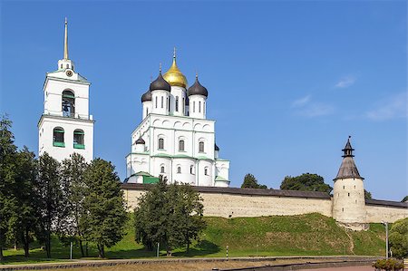 simsearch:400-08157990,k - The Krom or Kremlin in Pskov, Russia,with the Trinity Cathedral Foto de stock - Super Valor sin royalties y Suscripción, Código: 400-08693468