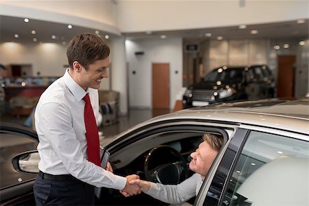 simsearch:400-06415929,k - Young man buying a car Stockbilder - Microstock & Abonnement, Bildnummer: 400-08693679