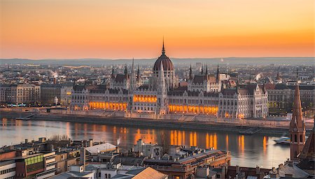 simsearch:400-06327612,k - Illuminated Hungarian Parliament Building in Budapest, Hungary at Sunrise Photographie de stock - Aubaine LD & Abonnement, Code: 400-08693960