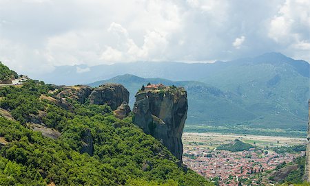 view of the ancient Greek monasteries located in the mountains Foto de stock - Super Valor sin royalties y Suscripción, Código: 400-08705744