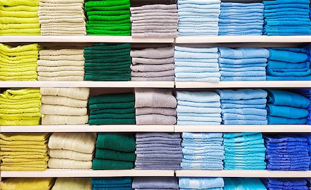 simsearch:400-04855702,k - Big pile of colorful towels at shelf Photographie de stock - Aubaine LD & Abonnement, Code: 400-08706064