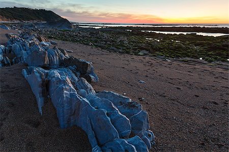 Sunset ocean coast view from beach with big stones (near Saint-Jean-de-Luz, France, Bay of Biscay). Foto de stock - Super Valor sin royalties y Suscripción, Código: 400-08706114