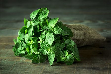 Fresh mint leaves in a bag on rustic wooden background Foto de stock - Royalty-Free Super Valor e Assinatura, Número: 400-08706159