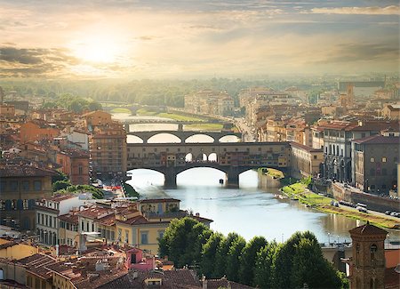 simsearch:400-08020855,k - View on the bridges of Florence at sunrise Stockbilder - Microstock & Abonnement, Bildnummer: 400-08706669
