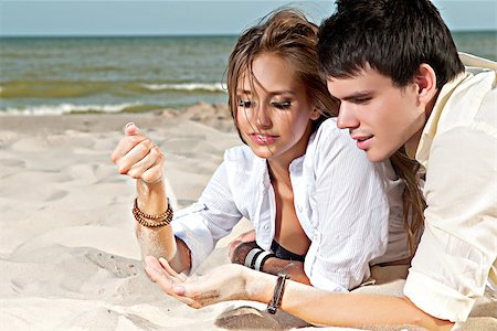 simsearch:400-06360128,k - guy and his girlfriend are on the beach Stock Photo - Budget Royalty-Free & Subscription, Code: 400-08706744