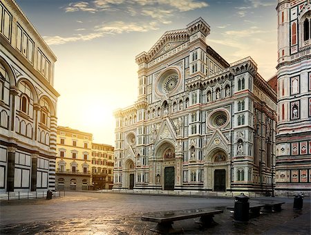 simsearch:400-07482007,k - Facade of famous basilica in Florence at sunrise Fotografie stock - Microstock e Abbonamento, Codice: 400-08707022