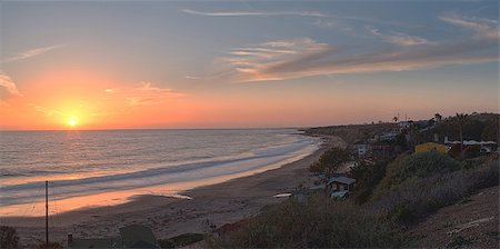 simsearch:400-08709392,k - Cottages along Crystal Cove Beach, on the Newport Beach and Laguna Beach line in Southern California at sunset Photographie de stock - Aubaine LD & Abonnement, Code: 400-08707604