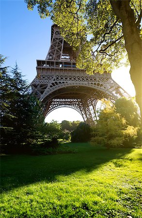 simsearch:400-09116178,k - Great Eiffel tower in Paris and landscape Foto de stock - Royalty-Free Super Valor e Assinatura, Número: 400-08708861