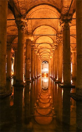 evrenkalinbacak (artist) - Columns and water inside Basilica Cistern. The Basilica Cistern is the largest of several hundred ancient cisterns that lie beneath the city of Istanbul. Stockbilder - Microstock & Abonnement, Bildnummer: 400-08709145