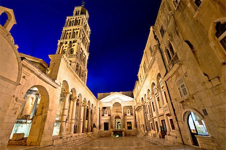 simsearch:400-06919640,k - Split historic landmarks evening view of cathedral and Peristil square, UNESCO world heritage site, Dalmatia, Croatia Foto de stock - Royalty-Free Super Valor e Assinatura, Número: 400-08710191