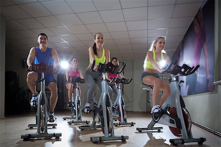 simsearch:400-04027186,k - Young smiling people on cycle Stockbilder - Microstock & Abonnement, Bildnummer: 400-08734030