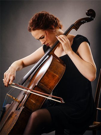 simsearch:693-03302055,k - Photo of a beautiful woman concentrating on her cello playing. Photographie de stock - Aubaine LD & Abonnement, Code: 400-08734388
