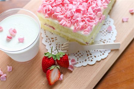 strawberry tartlet - Pink Strawberry Cake with Milk and fresh Strawberry Stock Photo - Budget Royalty-Free & Subscription, Code: 400-08734480
