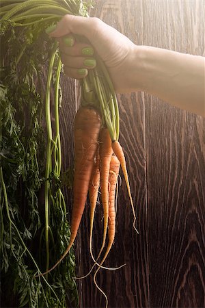 simsearch:400-07982459,k - Freshly grown carrots on wooden table Foto de stock - Super Valor sin royalties y Suscripción, Código: 400-08735697