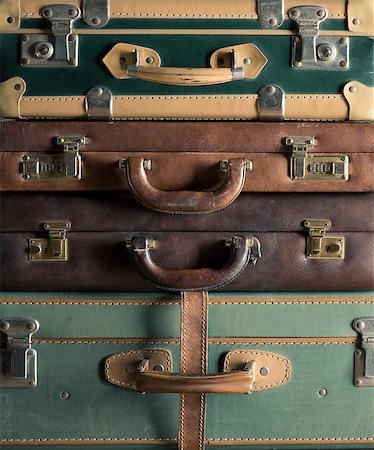 simsearch:649-08564128,k - Stack of colorful vintage suitcases, handles close up, travelling concept. Stockbilder - Microstock & Abonnement, Bildnummer: 400-08735831