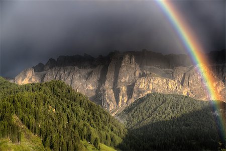 Rainbow after the thunderstorm over the hills and mountains of Selva di Val Gardena in a summer end of the day, Trentino-Alto Adige - Italy Foto de stock - Royalty-Free Super Valor e Assinatura, Número: 400-08736978