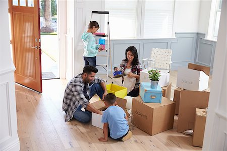 simsearch:400-08938320,k - Hispanic Family Moving Into New Home Stock Photo - Budget Royalty-Free & Subscription, Code: 400-08737167