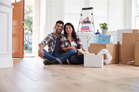 simsearch:400-08938320,k - Portrait Of Hispanic Couple Moving Into New Home Stock Photo - Budget Royalty-Free & Subscription, Code: 400-08737169