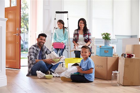 simsearch:400-08938320,k - Portrait Of Hispanic Family Moving Into New Home Stock Photo - Budget Royalty-Free & Subscription, Code: 400-08737163