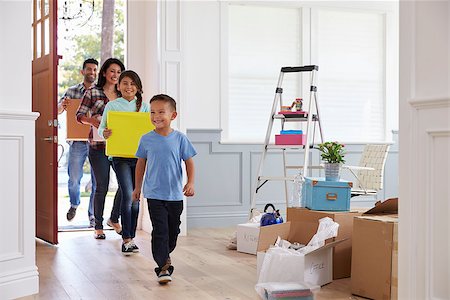 simsearch:400-08938320,k - Hispanic Family Moving Into New Home Stock Photo - Budget Royalty-Free & Subscription, Code: 400-08737176