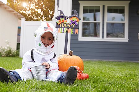 Boy Dressed In Trick Or Treating Spaceman Costume On Lawn Stock Photo - Budget Royalty-Free & Subscription, Code: 400-08737229