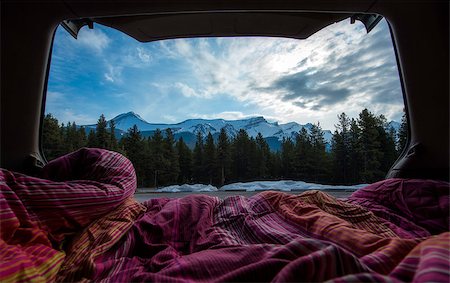 looking out the back of a car bed at mountains Stock Photo - Budget Royalty-Free & Subscription, Code: 400-08730052