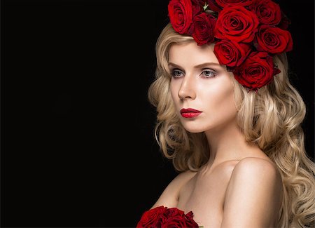 Beautiful blond girl in a dress and hat with roses, classic makeup, curls and red lips. Beauty face. Photos shot in studio Photographie de stock - Aubaine LD & Abonnement, Code: 400-08730769