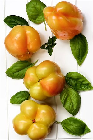 simsearch:400-06857433,k - Fresh Ripe Yellow and Orange Bell Peppers with Green Basil Leafs closeup on White Plank background. Top View Foto de stock - Super Valor sin royalties y Suscripción, Código: 400-08731220