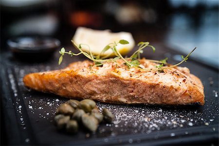 simsearch:400-09119781,k - Salmon steak served with pomegranate sauce on a warm plate Stock Photo - Budget Royalty-Free & Subscription, Code: 400-08732142