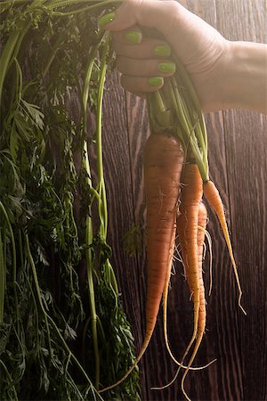 simsearch:400-07982459,k - Freshly grown carrots on wooden table Photographie de stock - Aubaine LD & Abonnement, Code: 400-08732557