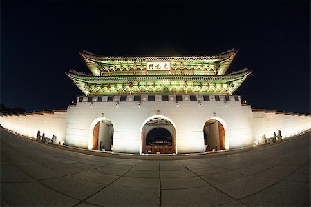simsearch:400-07254127,k - Wide angle shot of the illuminated Gwanghwamun Gate at night. Sightseeing of Seoul, South Korea Photographie de stock - Aubaine LD & Abonnement, Code: 400-08733123