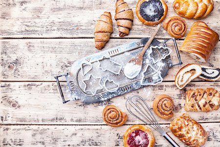 simsearch:400-07792994,k - Delicious Christmas holiday baking background with ingredients and utensils Photographie de stock - Aubaine LD & Abonnement, Code: 400-08749081