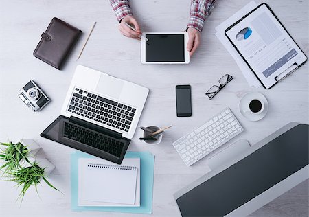 simsearch:400-09222181,k - Businessman working at office desk and using a digital tablet, computer, laptop and various objects all around, top view Fotografie stock - Microstock e Abbonamento, Codice: 400-08749489