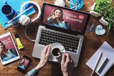 simsearch:400-08749588,k - Online shopping website on laptop screen with female hands holding a coffee Stock Photo - Budget Royalty-Free & Subscription, Code: 400-08749723