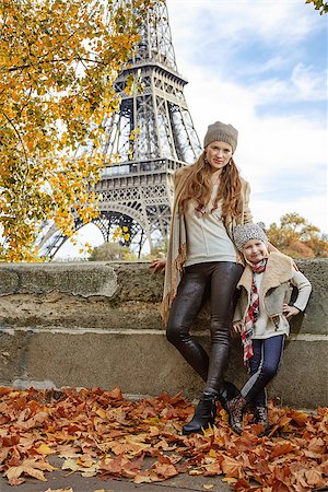 simsearch:400-09031587,k - Autumn getaways in Paris with family. Full length portrait of happy mother and child travellers on embankment near Eiffel tower in Paris, France Stock Photo - Budget Royalty-Free & Subscription, Code: 400-08749881