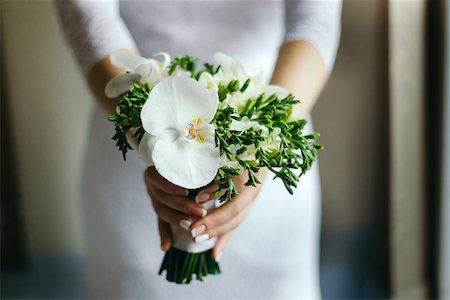 shyrix (artist) - Bride with a bouquet of white Orchid in hand decorated with white ribbon Stockbilder - Microstock & Abonnement, Bildnummer: 400-08755365