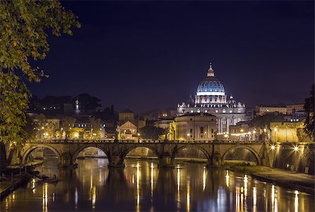 view of Ponte Vittorio Emanuele II and St. Peter's Basilica in evening, Rome Foto de stock - Royalty-Free Super Valor e Assinatura, Número: 400-08755401