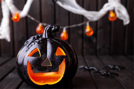 simsearch:400-04297954,k - Traditional, spooky and scary halloween holiday background Stockbilder - Microstock & Abonnement, Bildnummer: 400-08755929