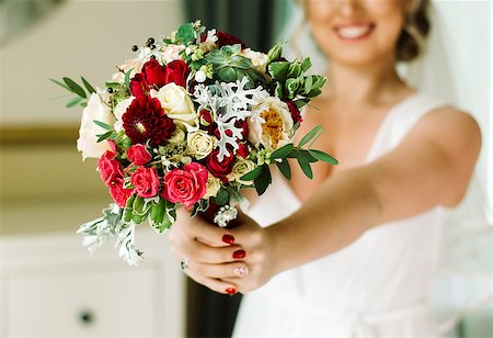 shyrix (artist) - Bride with a bouquet of rose in the hands, background a smiling bride. Stockbilder - Microstock & Abonnement, Bildnummer: 400-08756924