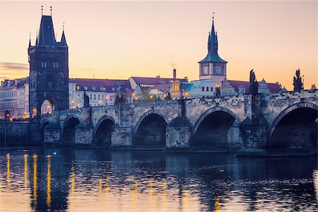 simsearch:400-06393299,k - Prague city sunrise over Charles Bridge on Vltava river, Czech Republic Photographie de stock - Aubaine LD & Abonnement, Code: 400-08750380